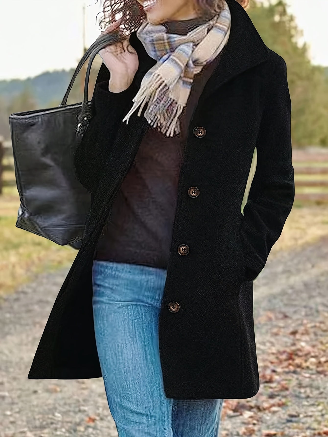 Beige Damesjas met Dubbele Rij Knopen – Asymmetrische Zoom & Casual Chic Stijl.